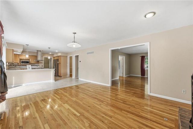 5528 NW Verlin Drive, Kansas City, MO 64152