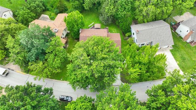 5528 NW Verlin Drive, Kansas City, MO 64152