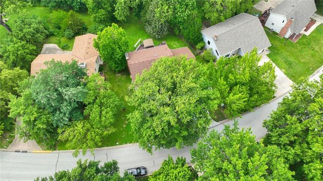 5528 NW Verlin Drive, Kansas City, MO 64152