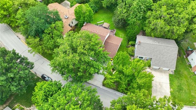 5528 NW Verlin Drive, Kansas City, MO 64152