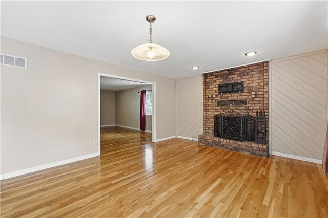 5528 NW Verlin Drive, Kansas City, MO 64152