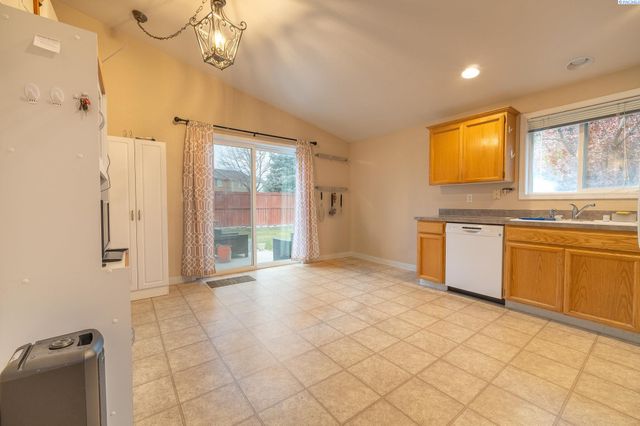 7607 Vendovi, Pasco, WA 99301