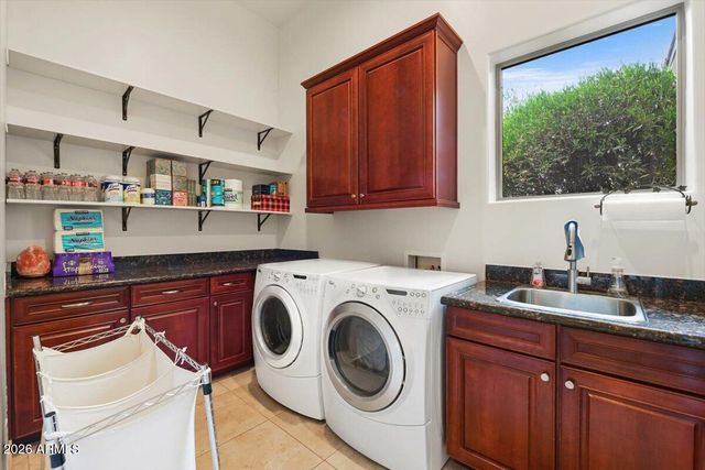 14 W SUMMERSET Drive, Phoenix, AZ 85085