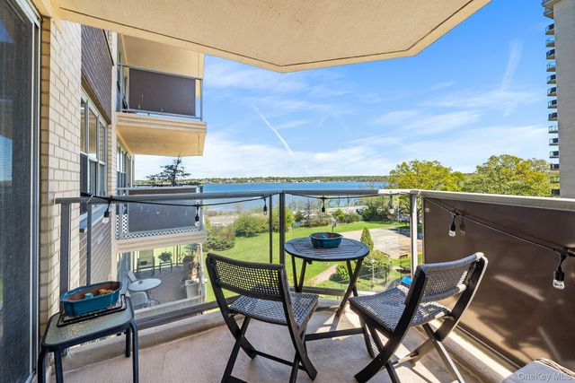 1785 215th Street 4L, Bayside, NY 11360