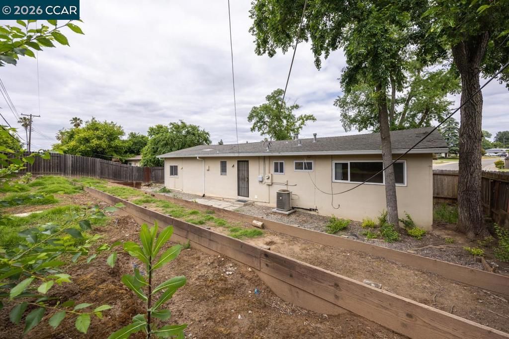 Image 18 of property listing at 6118 Rutland Dr, Carmichael, CA 95608