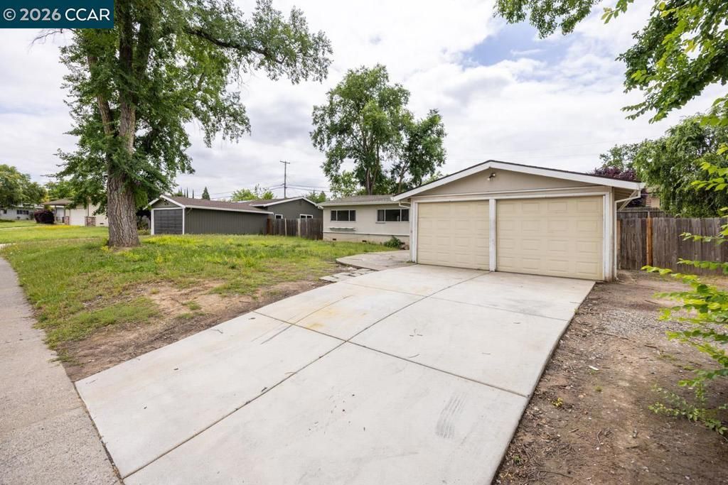Image 2 of property listing at 6118 Rutland Dr, Carmichael, CA 95608