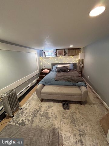 1301 N KIRKWOOD, Arlington, VA 22201