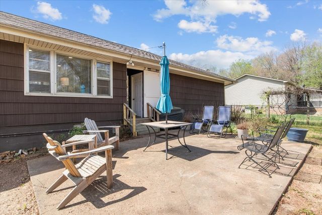 1112 Bridgette St, Paris, TN 38242