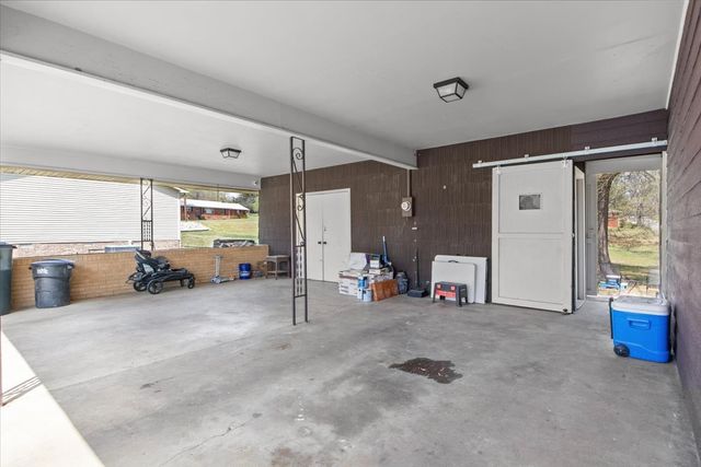 1112 Bridgette St, Paris, TN 38242