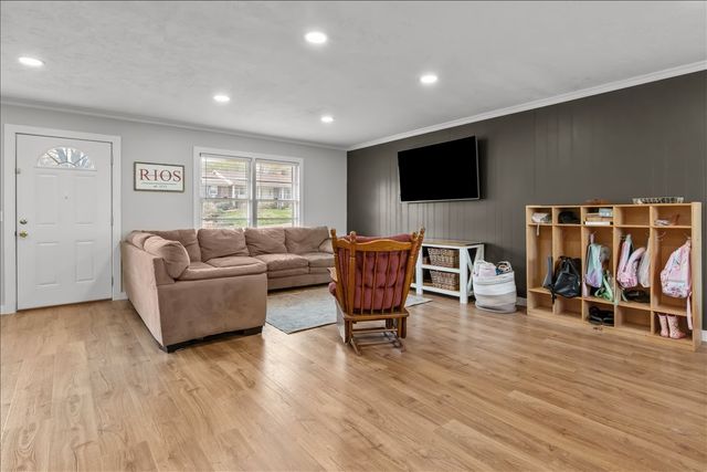 1112 Bridgette St, Paris, TN 38242