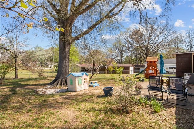 1112 Bridgette St, Paris, TN 38242