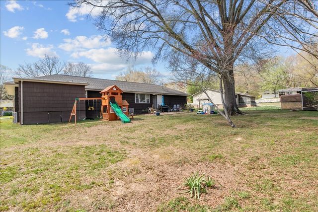 1112 Bridgette St, Paris, TN 38242