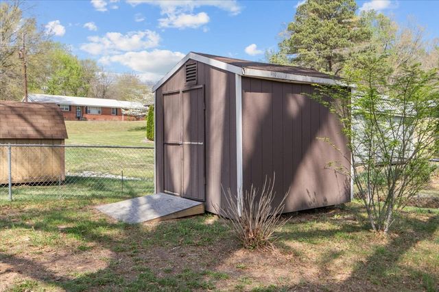 1112 Bridgette St, Paris, TN 38242