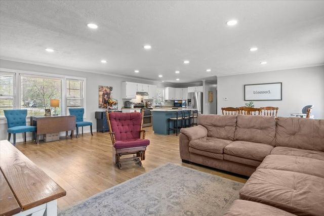 1112 Bridgette St, Paris, TN 38242