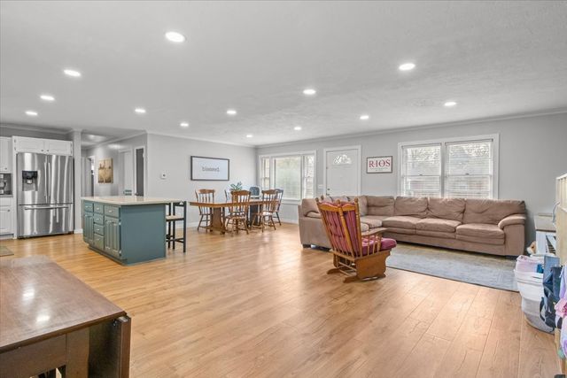 1112 Bridgette St, Paris, TN 38242