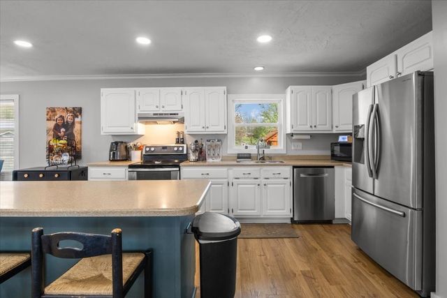 1112 Bridgette St, Paris, TN 38242