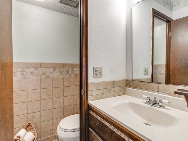 3900 Chetwood Drive, Del City, OK 73115