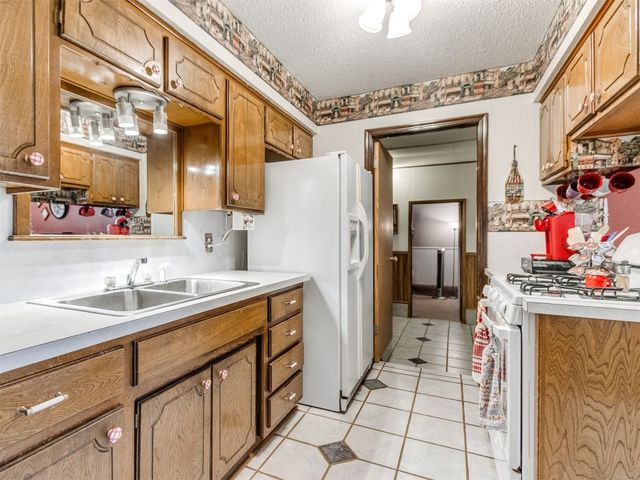 3900 Chetwood Drive, Del City, OK 73115