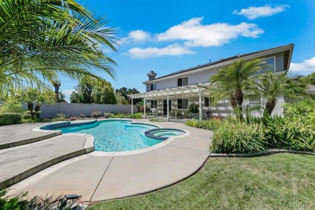1502 Glasgow Lane, Escondido, CA 92027