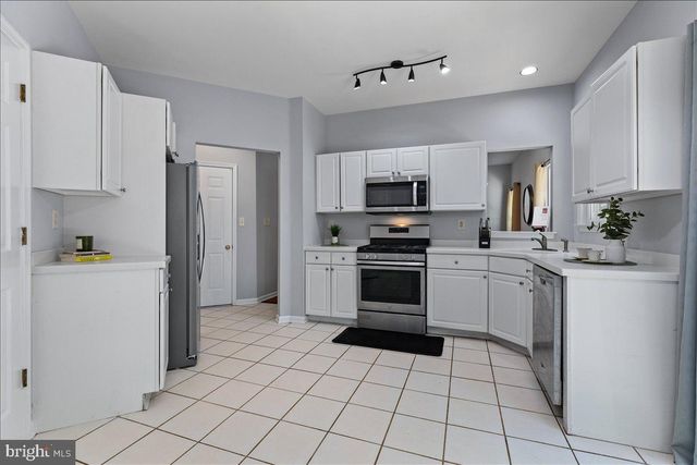 21 CAMBRIDGE CT, Princeton, NJ 08540