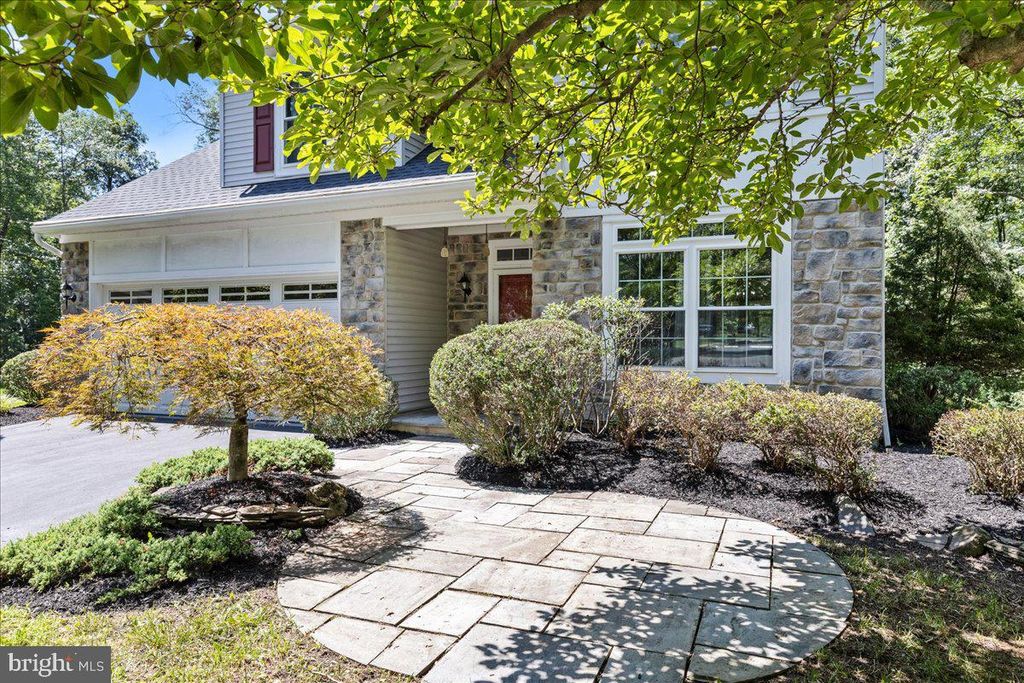 21 CAMBRIDGE CT, Princeton, NJ 08540