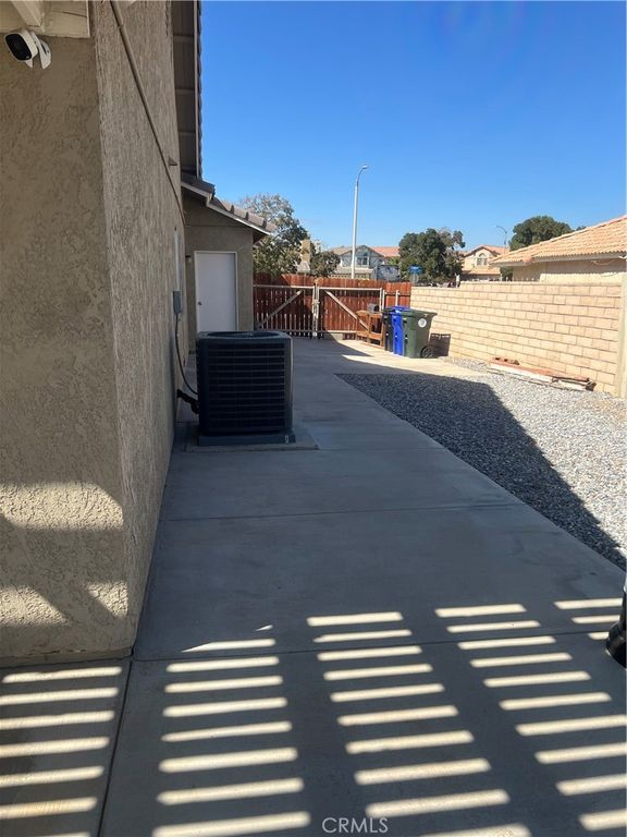 Image 19 of property listing at 13073 Snowview, Victorville, CA 92392