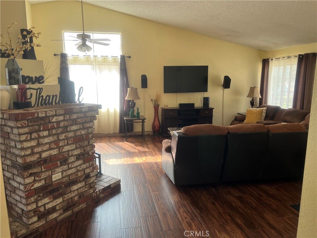 Image 2 of property listing at 13073 Snowview, Victorville, CA 92392