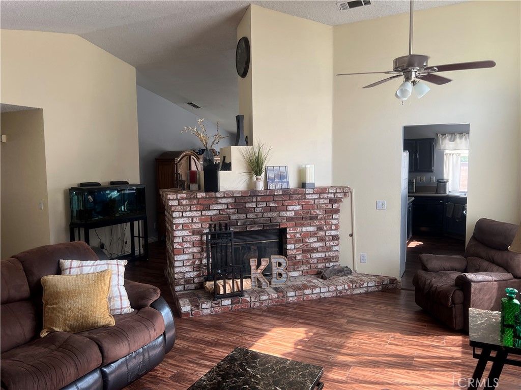 Image 3 of property listing at 13073 Snowview, Victorville, CA 92392