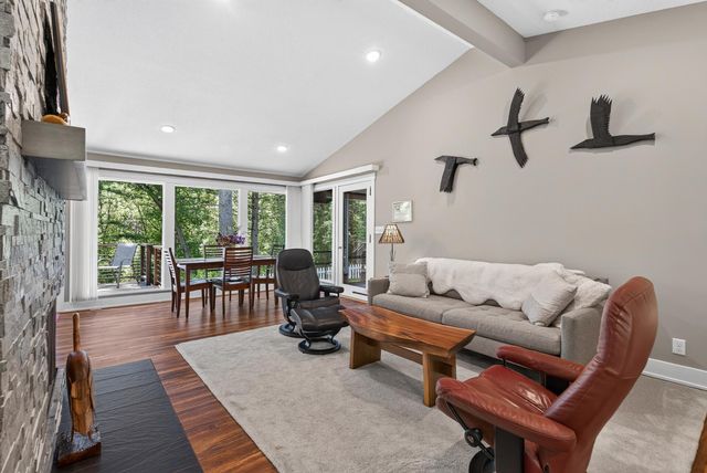 13 Overlook Road, Dellwood, MN 55110