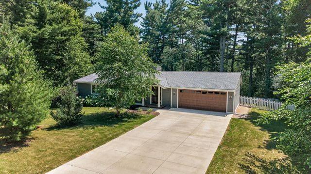 13 Overlook Road, Dellwood, MN 55110