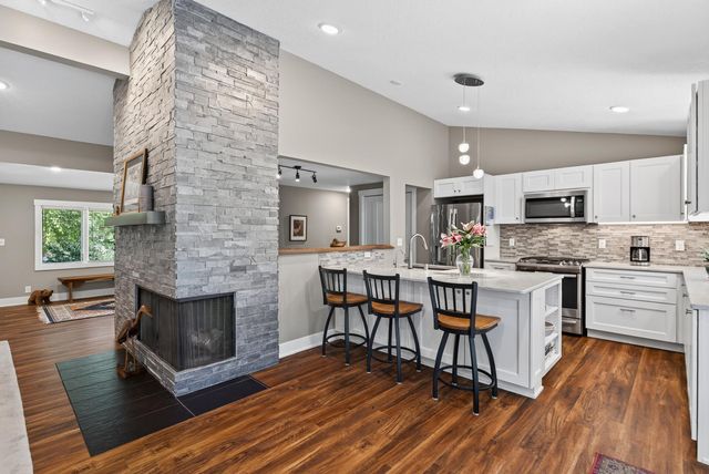 13 Overlook Road, Dellwood, MN 55110