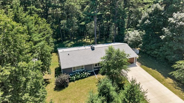 13 Overlook Road, Dellwood, MN 55110