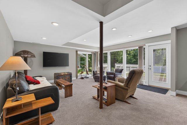 13 Overlook Road, Dellwood, MN 55110