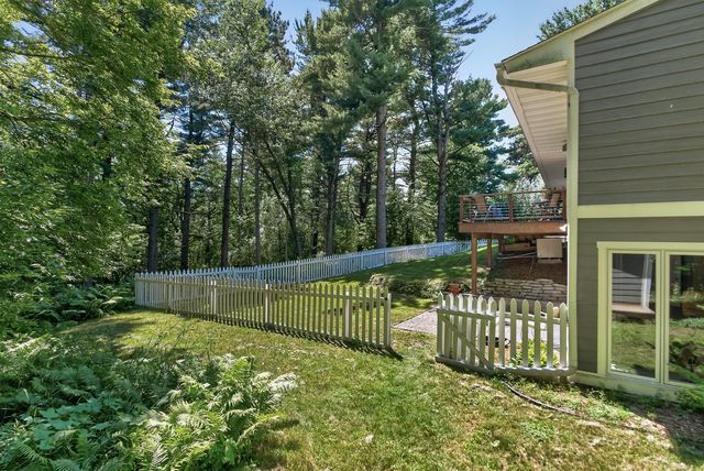 13 Overlook Road, Dellwood, MN 55110