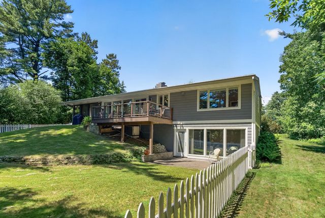 13 Overlook Road, Dellwood, MN 55110
