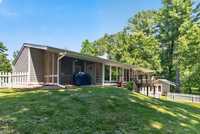 13 Overlook Road, Dellwood, MN 55110