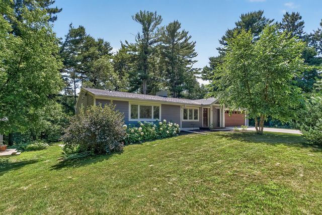 13 Overlook Road, Dellwood, MN 55110