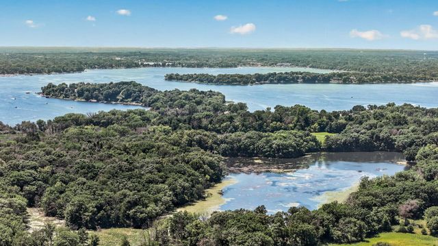 13 Overlook Road, Dellwood, MN 55110