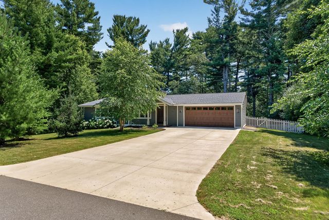 13 Overlook Road, Dellwood, MN 55110