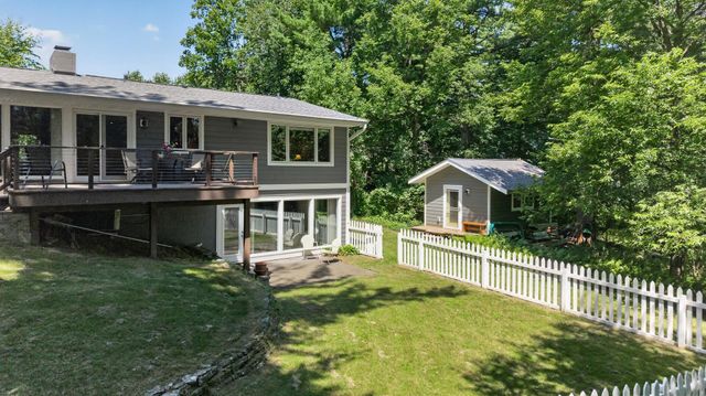 13 Overlook Road, Dellwood, MN 55110
