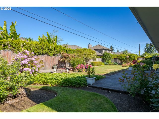 2872 SARAH Ln, Eugene, OR 97408