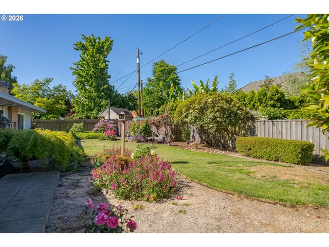 2872 SARAH Ln, Eugene, OR 97408