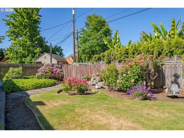 2872 SARAH Ln, Eugene, OR 97408