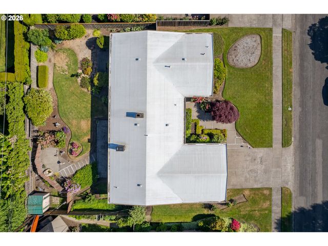 2872 SARAH Ln, Eugene, OR 97408