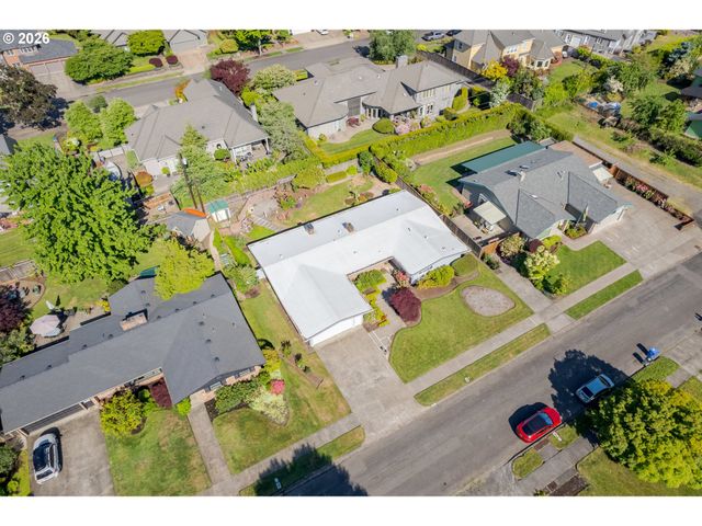 2872 SARAH Ln, Eugene, OR 97408