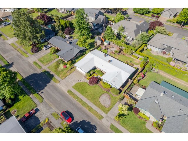 2872 SARAH Ln, Eugene, OR 97408
