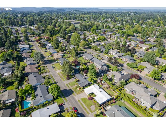 2872 SARAH Ln, Eugene, OR 97408