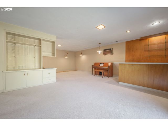 2872 SARAH Ln, Eugene, OR 97408