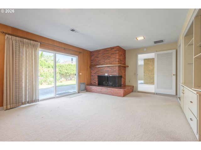 2872 SARAH Ln, Eugene, OR 97408