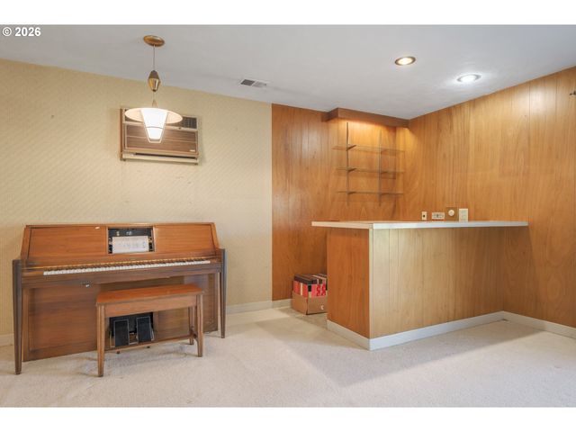 2872 SARAH Ln, Eugene, OR 97408